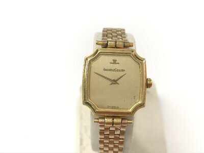 Jaeger-LeCoultre ladies watch features a distinctive octagonal yellow gold case and integrated bracelet. No seen running.
24.06g