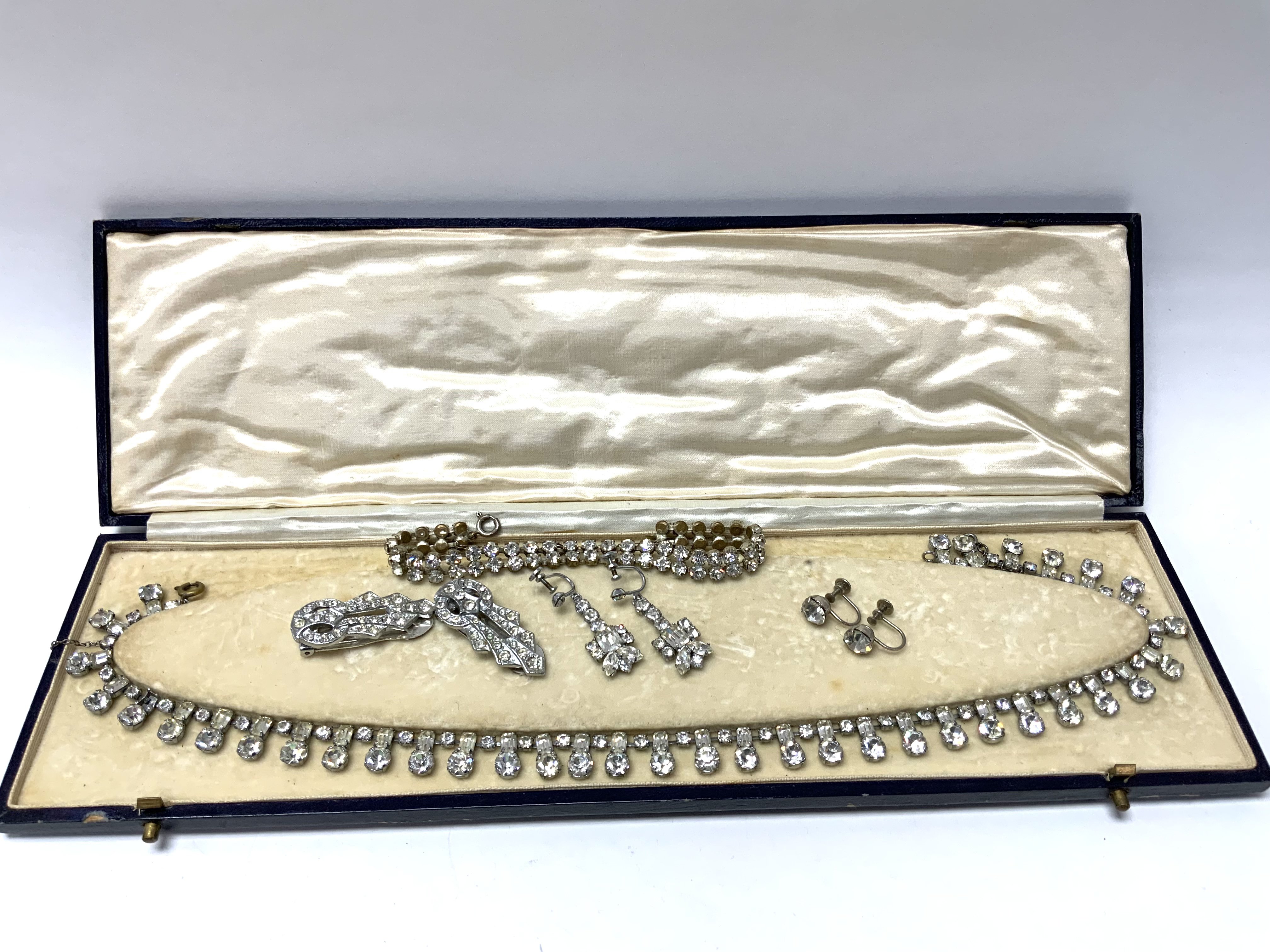 A case of simulated diamond dress (B)