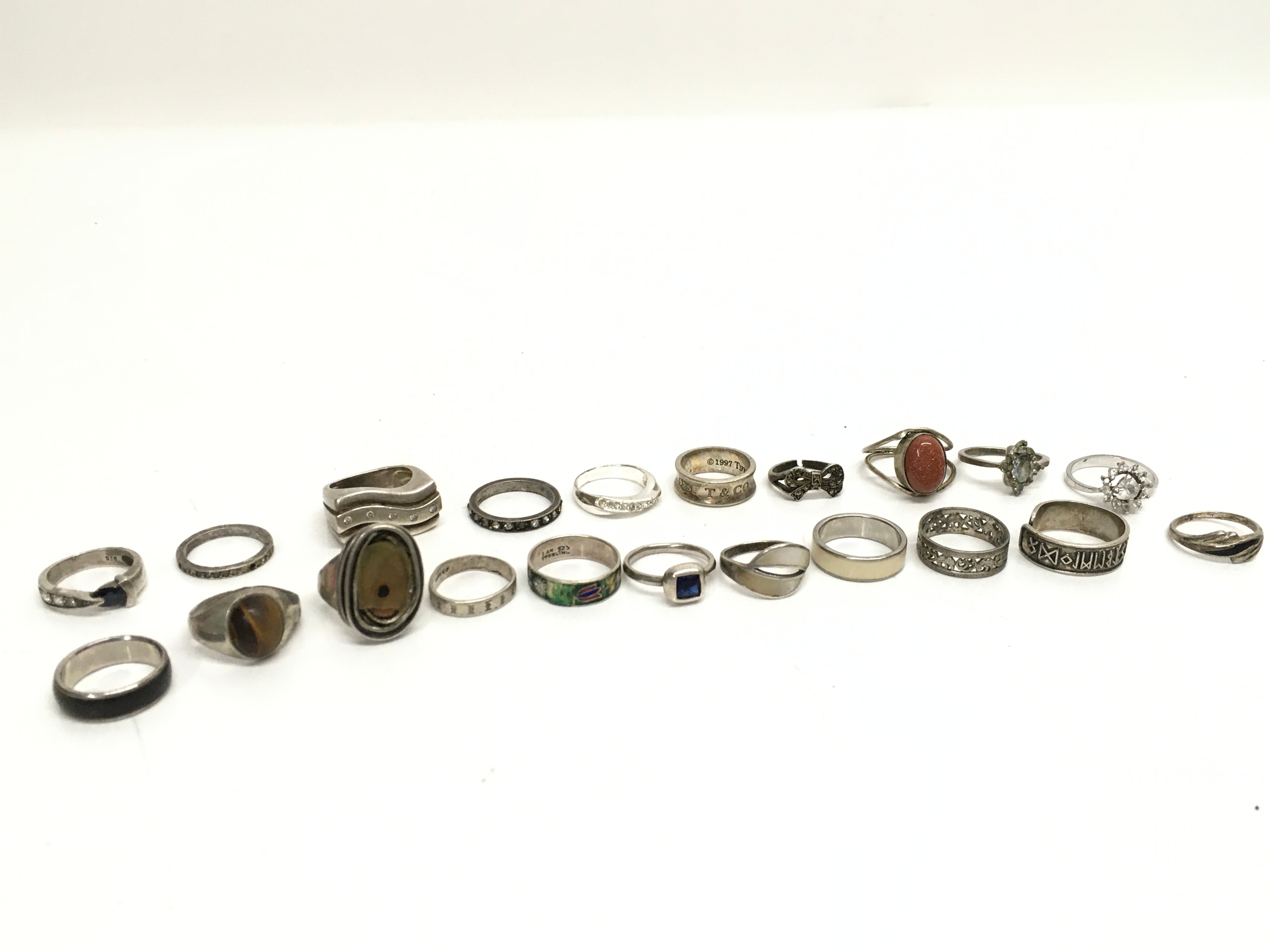 A collection of silver rings , total weight 77g