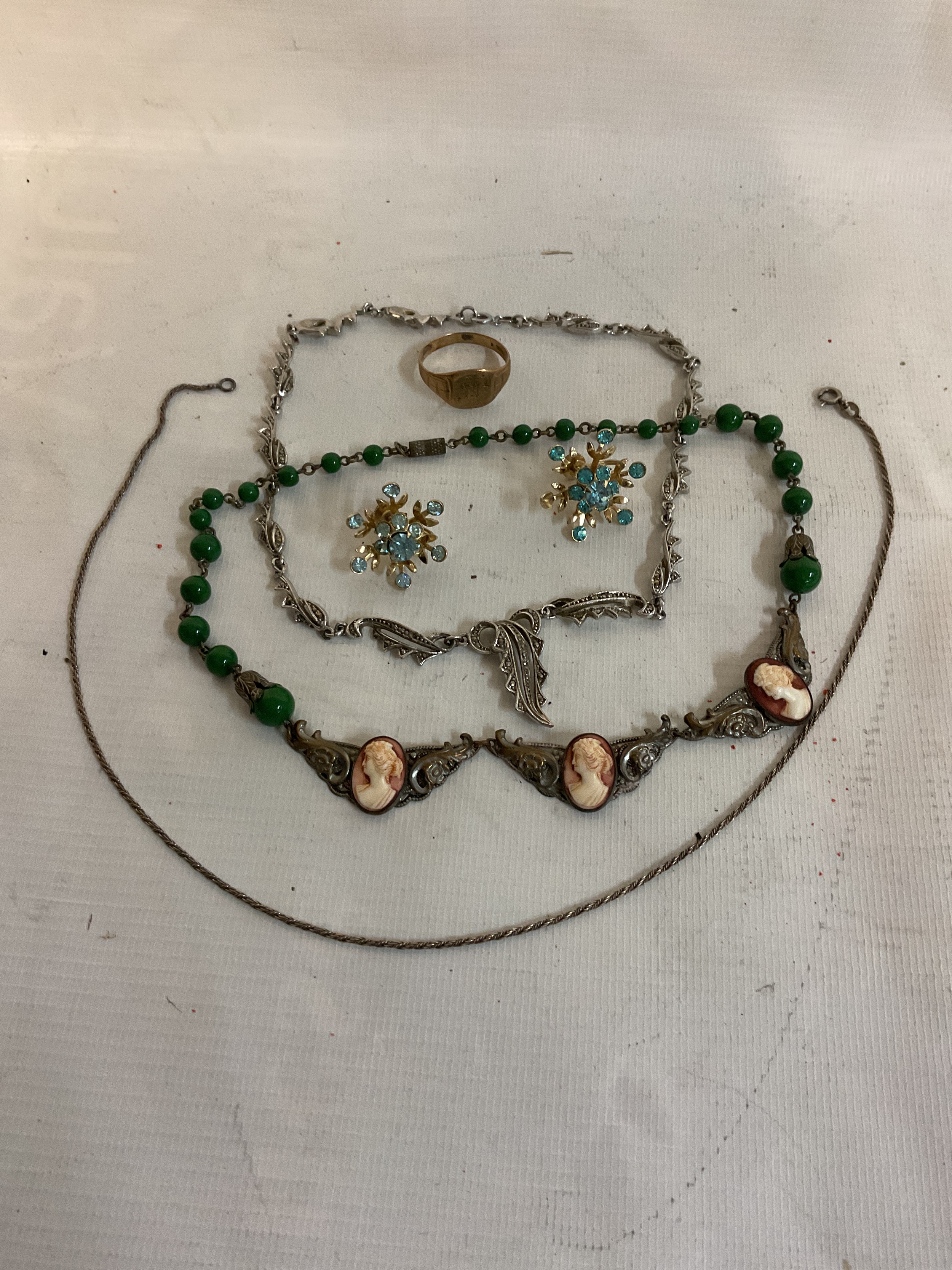 9ct gents ring and dress jewellery items. Weight 3.7grams.