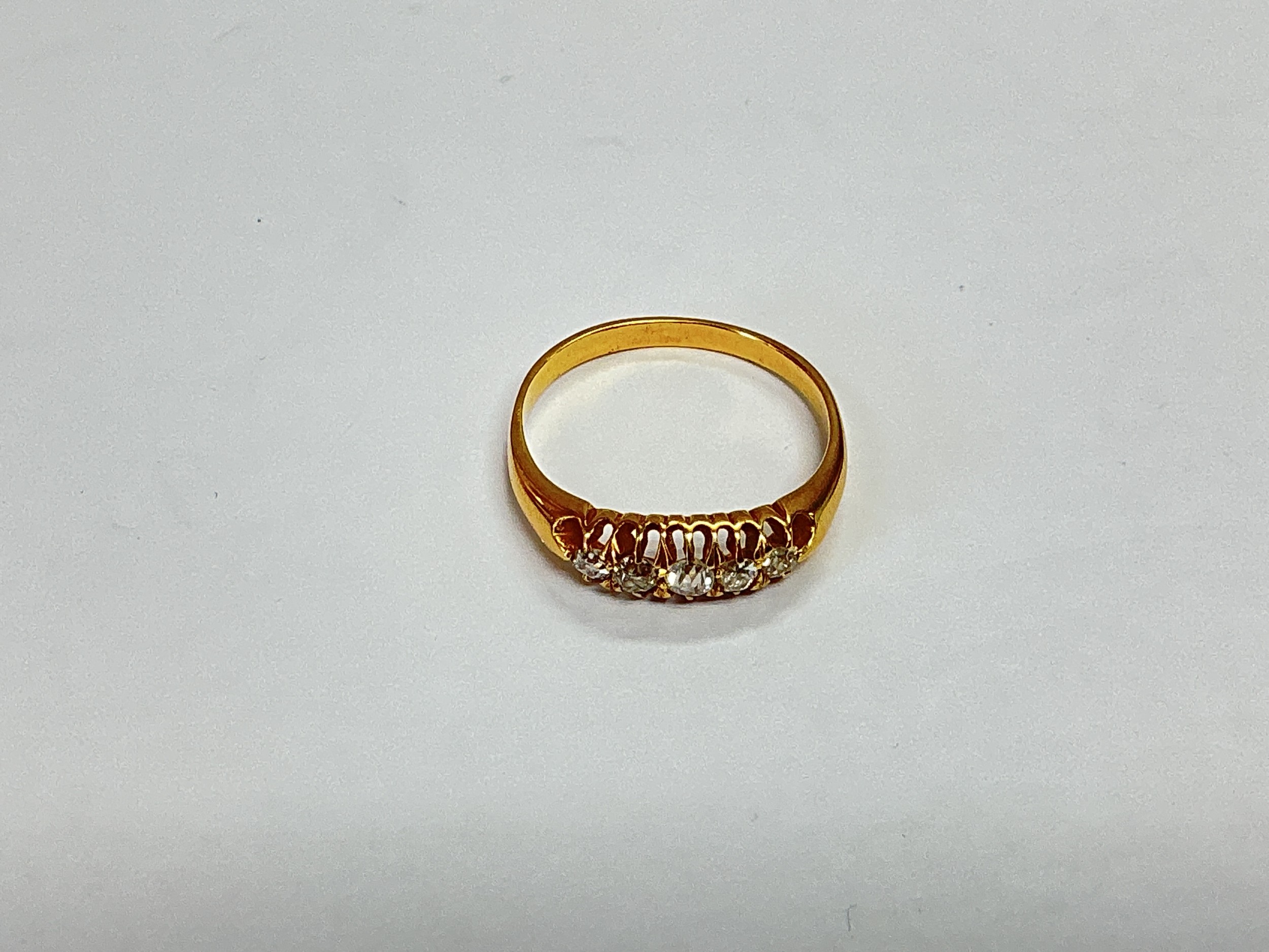 An 18ct gold ring set with five diamonds, approx 3.2g and approx size Q-P.