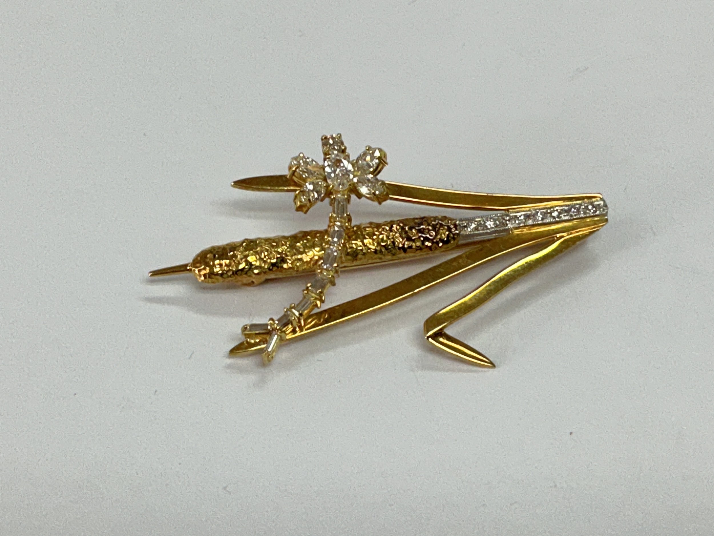 An 18ct gold brooch in the form of a bullrush wetland plant set with diamonds, approx length 5.5cm and approx 9g.