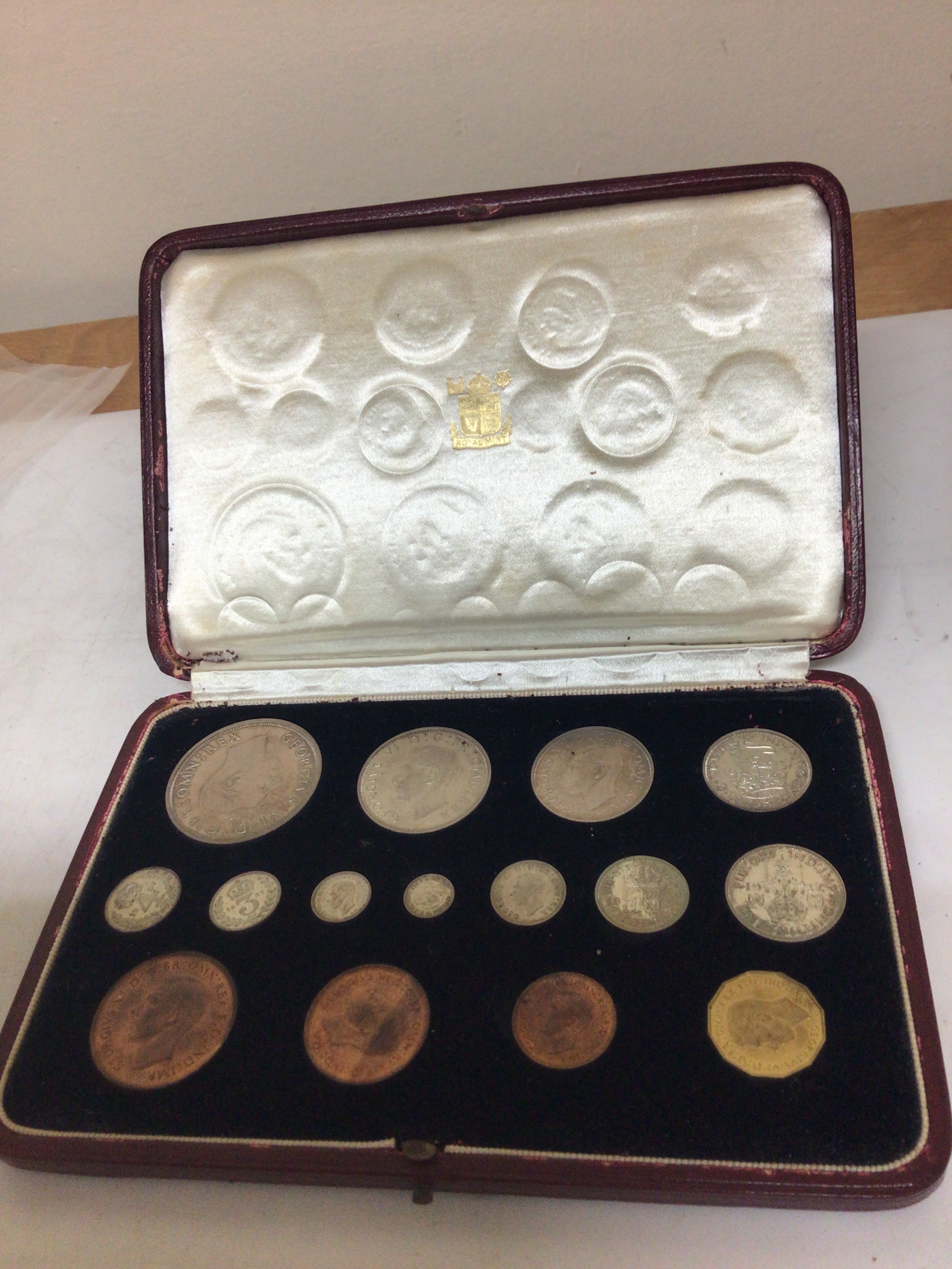  A 1937 Specimen coin set. In a fitted case. 