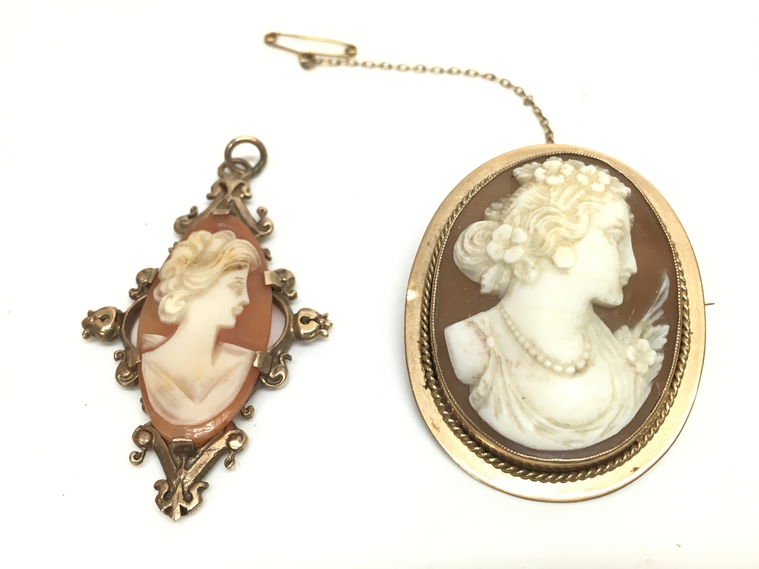 9ct gold mounted Cameo brooch and pendant. 3cm wide approximately.14.9g total weight 
