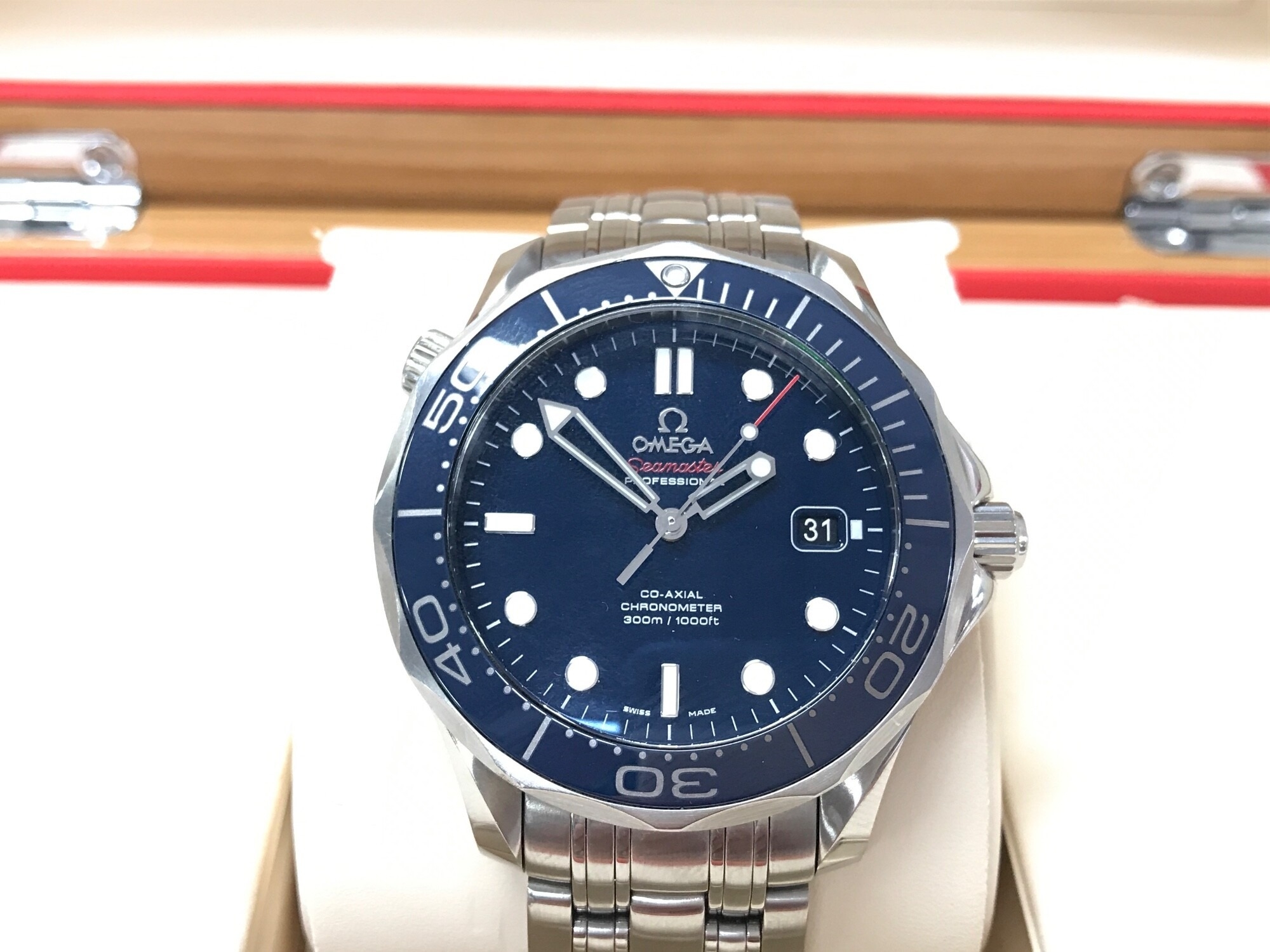 Omega Seamaster Diver 300M, blue dial and blue ceramic bezel. Circa 2015 with cards and box, swing tag and additional links. Serviced and overhaul in November 2025.