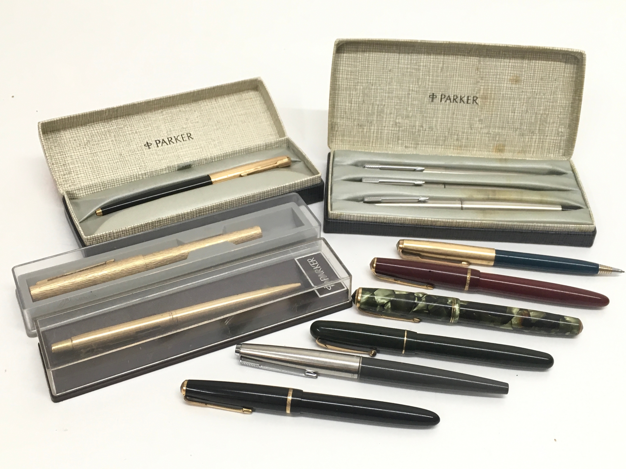 A collection of vintage pens including boxed Parker pens , swan pen and other parkers loose