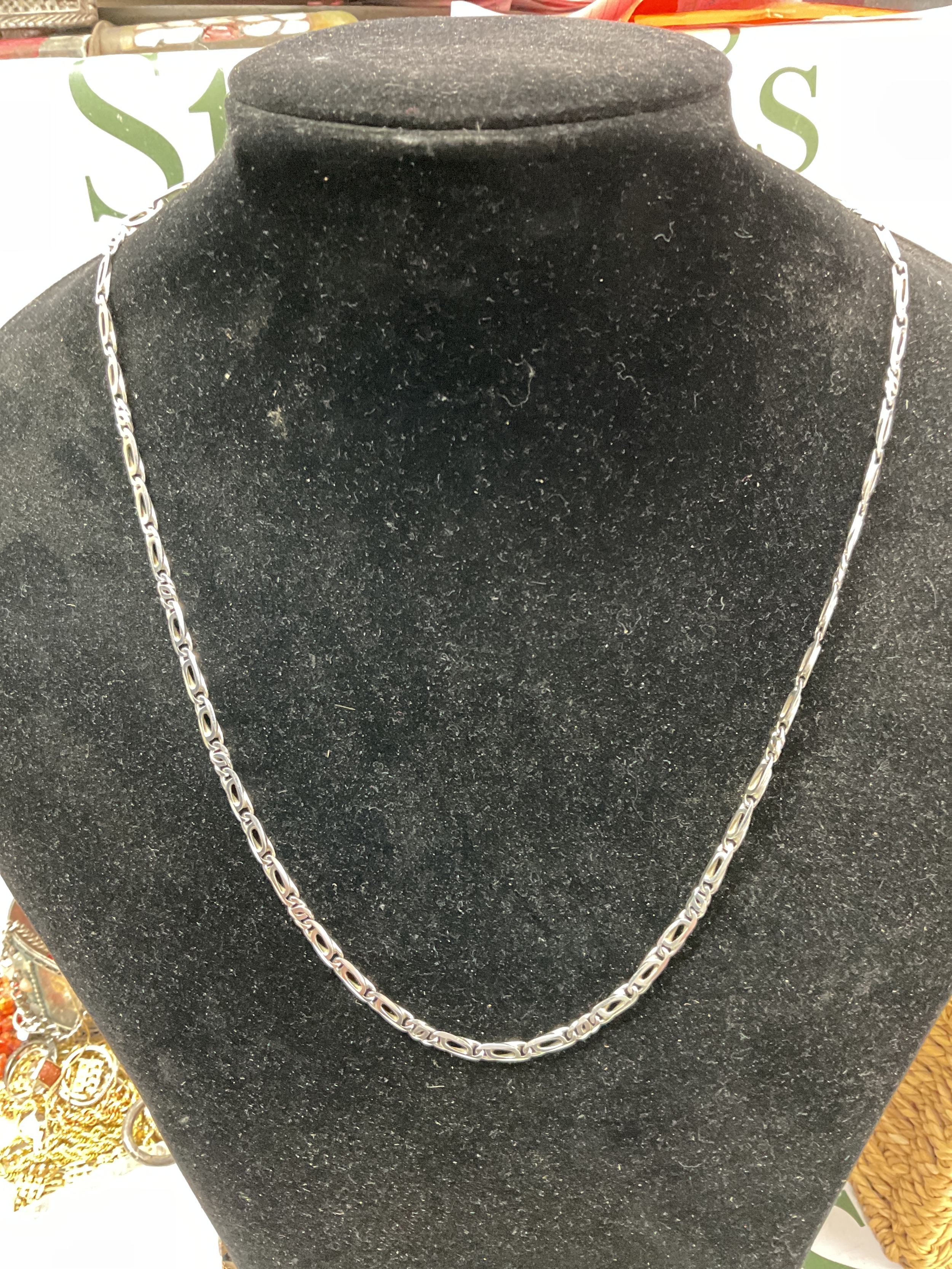 Heavy gents white gold 9ct fancy figure link necklace. 60 cm chain total length, weight 19 grams.
