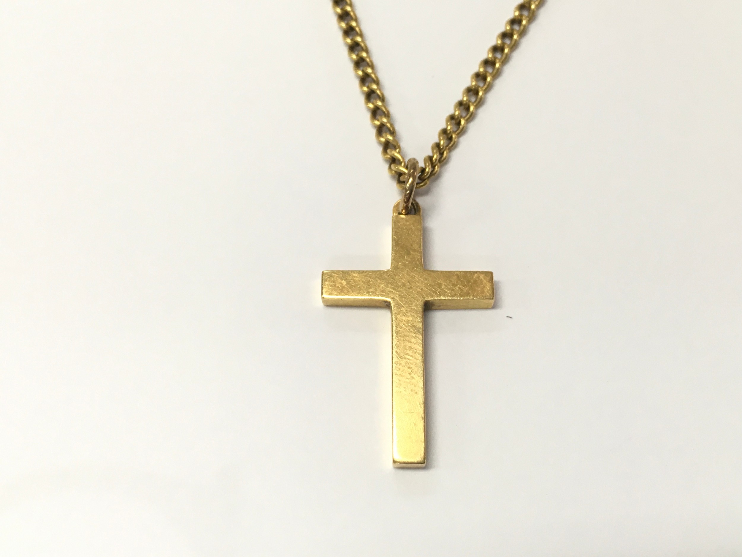 18ct gold hallmarked cross with a chain marked 18. 15.10g