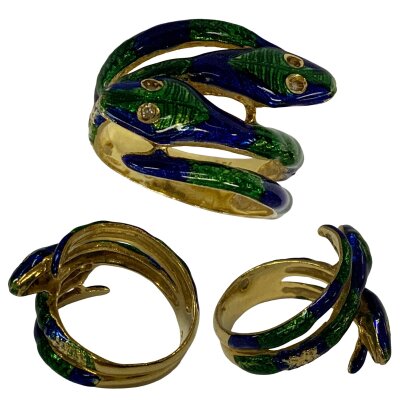 A vintage enamel double snake design ring set with diamond chip eyes, (some damage tot the enamel), Size I.5, Stamped 18K.