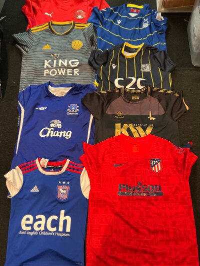 Junior Football Shirt Collection: Varied club shirts in mainly good condition in child sizes. Some foreign shirts are possibly not authentic. (15)