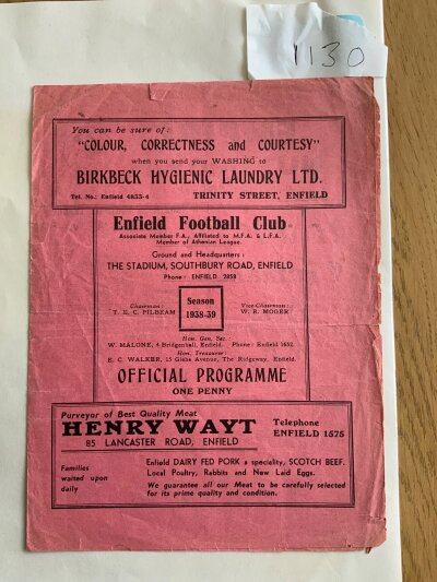 38/39 Arsenal A v Swindon Reserves At Enfield Football Programme: Rare item indeed. Southern League match dated 31 8 1938 with a few small tears to edge.