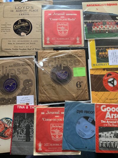 Rare Arsenal Football Records: Includes 1927 community singing for FA Cup final v Cardiff City, 2 different 1935 records played by the band of the Arsenal Football Club, FA Cup finals 7 inch singles for 78 79, Tina + The North Bank, Good Old Arsenal and more. (12)