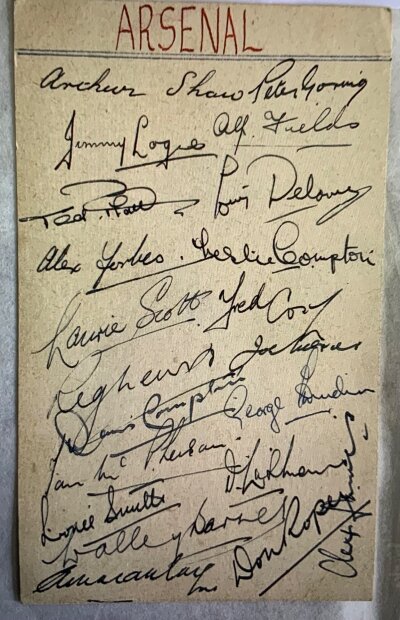 1950 Arsenal FA Cup Autographs + Table Plan: Arsenal beat Liverpool and proceeded to the Cafe Royal where this pullout table plan and list of guests was used. C/W a hand signed page of the winning squad. 22 autographs include both Comptons Scott Fields Mercer Barnes Goring Macauley Roper James Lewis Logie and others. (2)