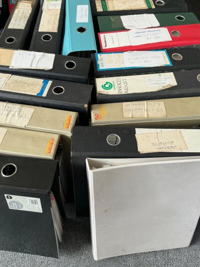 Arsenal Football Fanzines Collection: Various publications in 17 binders in excellent condition. Features Gooner numbers 1 to 292. Highbury High, Gunners.  Top Guns and more. Nice collection that looks complete. Instructions to sell. (250+)