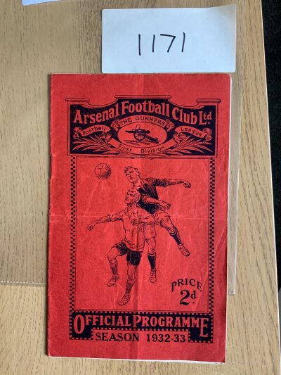 1932 - 1933 Arsenal v Corinthians Football Programmes: Friendly dated 26 10 1932 in good condition with no team changes. Light folding.