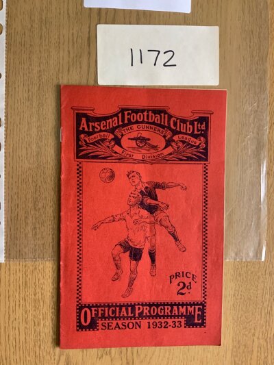 1932 - 1933 Arsenal v Racing Club Paris Football Programmes: Friendly dated 30 11 1932 in good condition with no team changes. New staples.