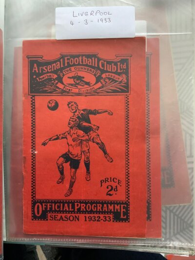 Arsenal 1932 - 1933 Home Football Programmes: All 21 league matches from the season Arsenal won the first division. Mainly very good. (21)