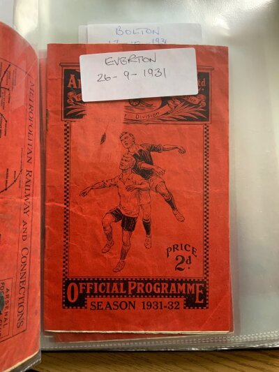 Arsenal 1931 - 1932 Home Football Programmes: 22 programmes which consist of 20 League (lacking Grimsby) plus FA Cup games v Darwen and Plymouth in the season they got to the final. Mainly very good. (22)