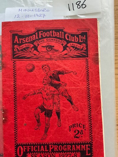 1927 - 1928 Arsenal v Middlesbrough Football Programme: For the match played on 12 11 1927. Rusty staples removed. No writing.