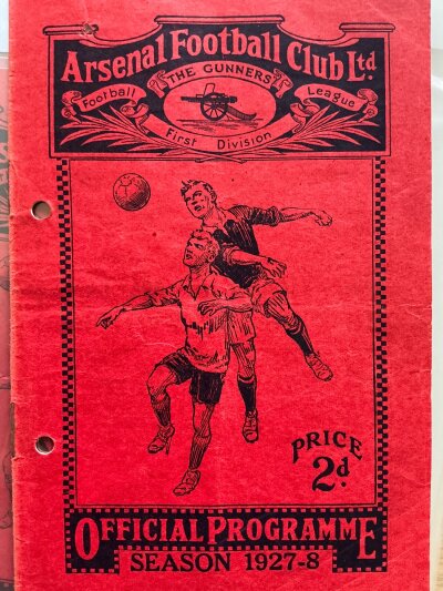 1927 - 1928 Arsenal v Newcastle United Football Programme: For the match played on 10 12 1927. Rusty staples holding firm. No writing but with punch holes.