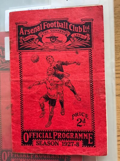 1927 - 1928 Arsenal v West Brom FA Cup Football Programme: For the match played on 14 1 1928. Rusty staples holding firm. No writing but slight paper loss to 1st page.