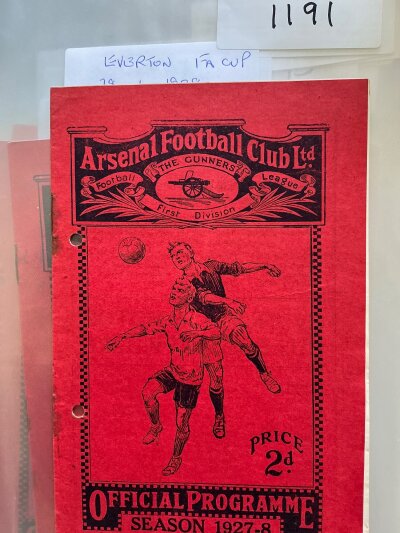 1927 - 1928 Arsenal v Everton Football Programme: For the match played on 28 1 1928. Rusty staples holding firm. No writing but punch holed.