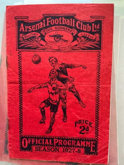 1927 - 1928 Arsenal v Aston Villa Football Programme:  For the FA Cup match played on 18 2 1928. Rusty staples holding firm. No writing.