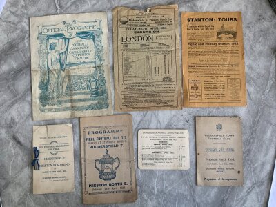 1922 FA Cup Final Football Programmes+ Menu: Huddersfield v Preston played at Chelsea. Official programme in fair condition with a few dirty marks to folds. Pirate programme is good with fold. C/W a Huddersfield programme of arrangements, itinerary for trip to match from Chatham and the Staffordshire FA, Also a railway handbill with piece missing and an advert from Stanton Tours. (7 items)