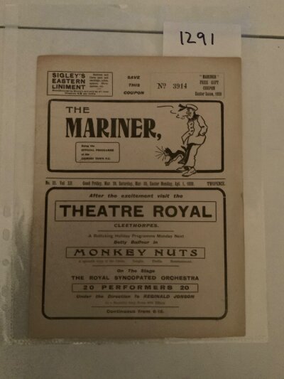 1928 - 1929 Grimsby Town v Chelsea Football Programme: First team league division 2 match v Chelsea and Oldham plus reserves v Boston in excellent condition with no team changes. (1)