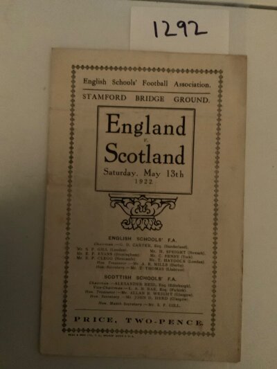 1922 England v Scotland Schools Football Programme: Played at Chelsea in excellent condition with no team changes .