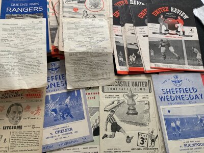 1950s + 1960s Football Programmes: 27 from the early 50s which include Manchester United homes v 51/52 Aston Villa, Hibernian Wolves Liverpool, 52/53 Bolton Walthamstow Avenue and away at 51/52 Newcastle. 52/53 Sheff Wed v Chelsea, Blackpool FA Cup. C/W 69 from the mainly early 60s of Fulham + QPR plus 2 Torquay single sheets from 65/66. Very good. (96)