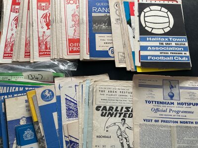 1960s Football Programmes: Includes 45 early to mid 60s and a further 47 later 60s plus some 1970s. Good. (138)