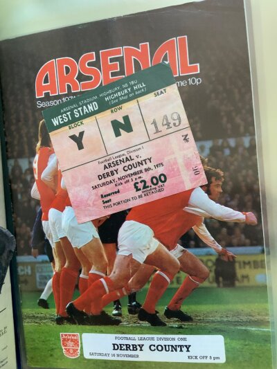 74/75 Arsenal Home Football Programmes + Tickets: 26 programmes with all accompanying tickets to include Leicester league cup. (52)