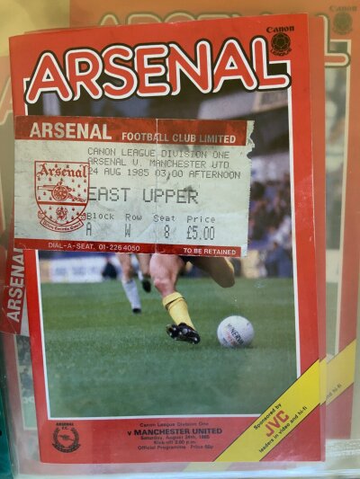 85/86 Arsenal Home Football Programmes Tickets + Reserves: 26 1st team programmes with all accompanying tickets to include Manchester United and Hereford League Cup plus 22 single sheet non 1st team programmes. C/W programme + ticket for SECL final v Tottenham, SjFC final v Ipswich. There are many 1st X1 team sheets plus Islington + Camden v Southampton.