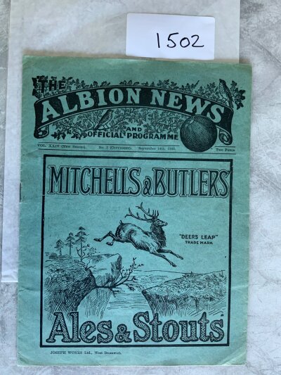 1932 - 1933 West Brom v Arsenal (Champions) Football Programme: Division 1 match programme in excellent condition with no team changes. Score written to team page.