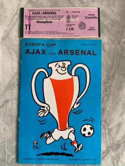 71/72 Ajax v Arsenal Football Programme + Ticket: European Cup programme in very good condition with no team changes. Matching ticket is very good. (2)