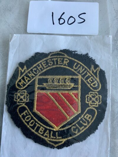 Manchester United Football Blazer Badge: Believed to be the former property of Albert Quixall. Cloth badge from the early 60s removed from blazer in fair condition.