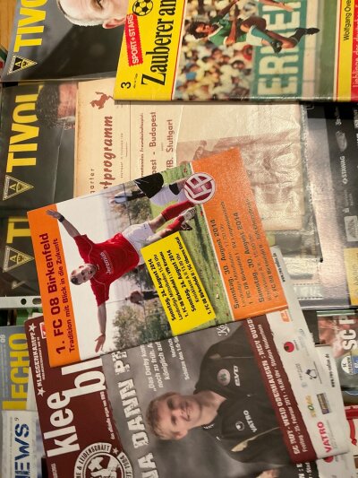 European Club Football Programmes: Wide range of clubs mainly of a modern era to include good German content but also clubs from Italy and more. Excellent condition with duplication. (2 boxes)