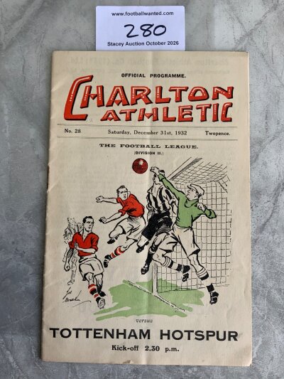32/33 Charlton v Tottenham Football Programme: Very good condition league programme with no team changes. Rusty staple holding firm.