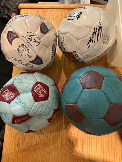West Ham multi signed footballs: Includes Boys of 86, another from the early 2000’s including Di Canio. Plus one from the late 80’s and an unsigned official football which is unsigned.