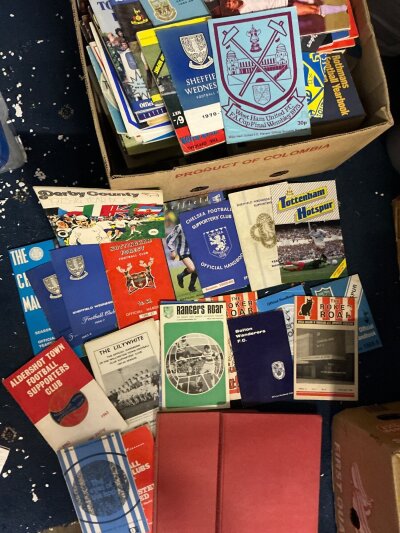 Football Handbooks + Annuals: Includrs FA Yearbooks, Rothmans, Charles Buchans gift books and handbooks to include good Tottenham content. Instructions to sell. (85)