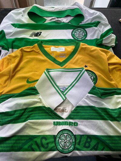 Celtic Football Shirts: Home shirt from the late 90s with a mark to front and 2019/20 in good condition. Away shirt from 13/14 is quite good. (3)