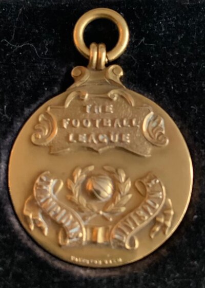 Southampton 59/60 Division 3 Champions Gold Winners Medal: The Football League Champions Division 3 to front with reverse stating Season 1959-60 with gold hallmark and Vaughtons stamp. C/W original Football League box. Issued to former Spurs goalkeeper Ron Reynolds. For his Tottenham reserves medal see lot 1389.