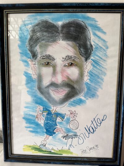 Chelsea DiMateo Signed Framed Football Print: Hand drawn image by Peter Slade in 1998 signed by the the player. Measures approximately 44x35cm.