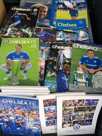 Chelsea Football Handbooks: 19 handbooks in a near complete run from the late 90s onwards. Excellent.