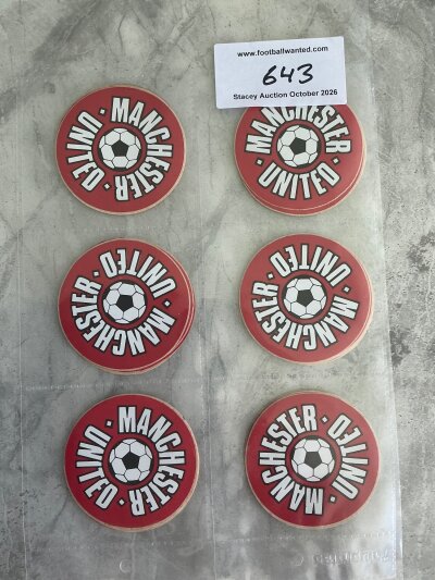 Babs Soccer Manchester United Rosettes Football Cards: Manchester United surrounding a football in the form of a round rosette. (30)