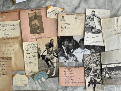 Football Autograph Collection: Good selection of England players to include Haynes Matthews Lofthouse Bentley Carter Swift Finney Burgess plus a few 1930s of Bristol Rovers Coventry and Watford and a few more.