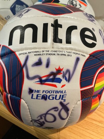 Southend signed Football Collection: Official Matchball of the 2013 Johnstones Paint Trophy Final with 15 signatures. Also 3 other multi signed balls.