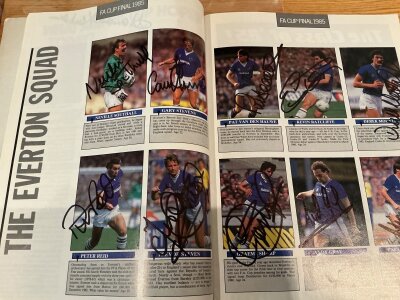 Everton 1985 Signed FA Cup Final Football Programme: Signed by manager Howard Kendall and 13 players.