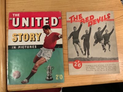 Manchester United Football Brochures: Includes Red Devils 56/57, United Story in pictures, 2000/2001 press pack and pass for Valencia away, foreign newspapers. C/W Chelsea v Leeds at Old Trafford FA Cup final replay from 1970.
